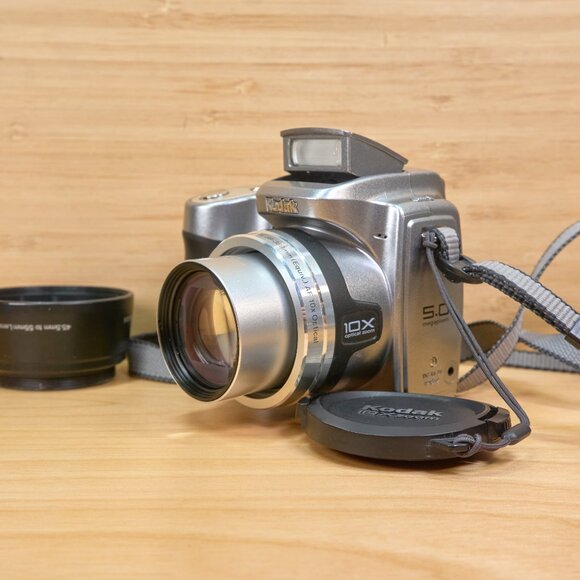 Kodak Easyshare Z740 5 MP Digital Camera, 10x Optical Zoom - Picture 1 of 9